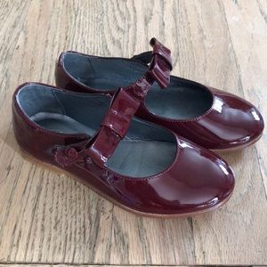Beautiful Bonpoint patent leather Mary Janes 26